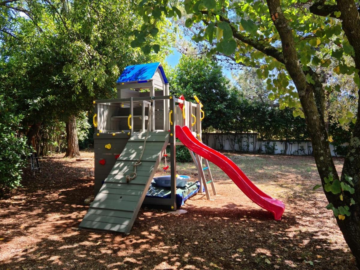 Villa Rosa With Yard And Children'S Playground Tar-Vabriga Exteriör bild