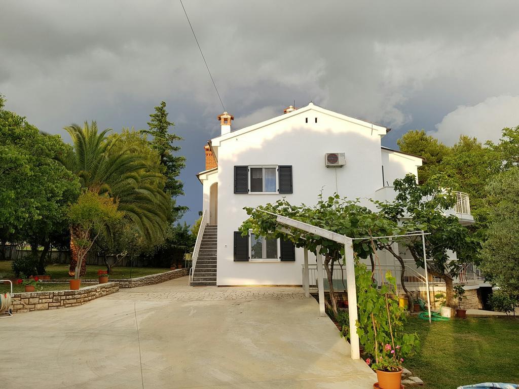Villa Rosa With Yard And Children'S Playground Tar-Vabriga Exteriör bild