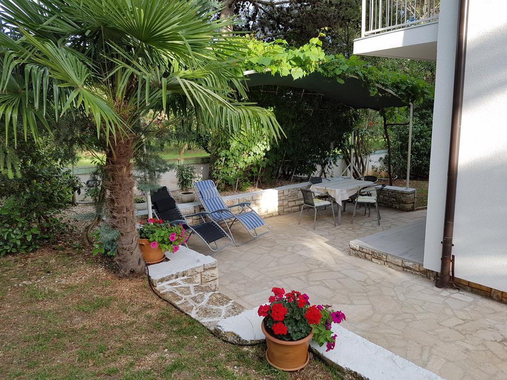 Villa Rosa With Yard And Children'S Playground Tar-Vabriga Exteriör bild