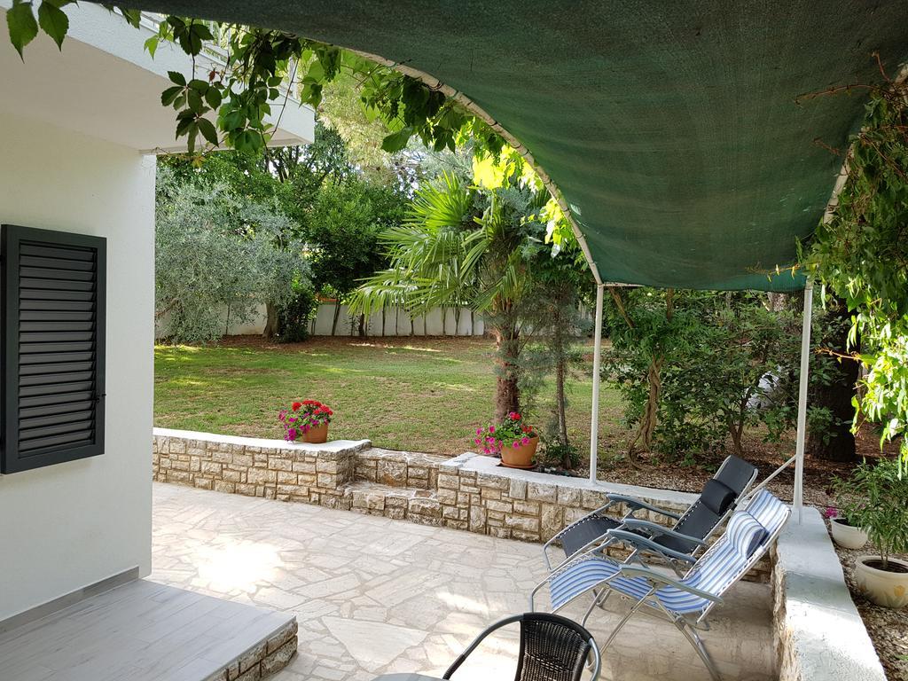 Villa Rosa With Yard And Children'S Playground Tar-Vabriga Exteriör bild