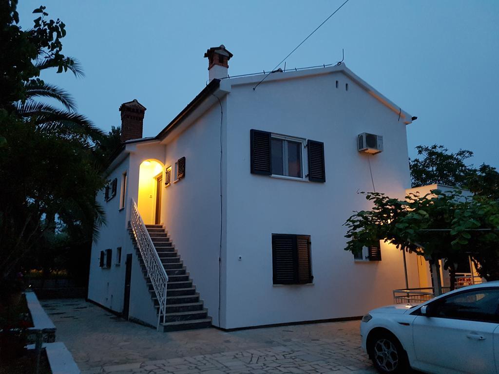 Villa Rosa With Yard And Children'S Playground Tar-Vabriga Exteriör bild