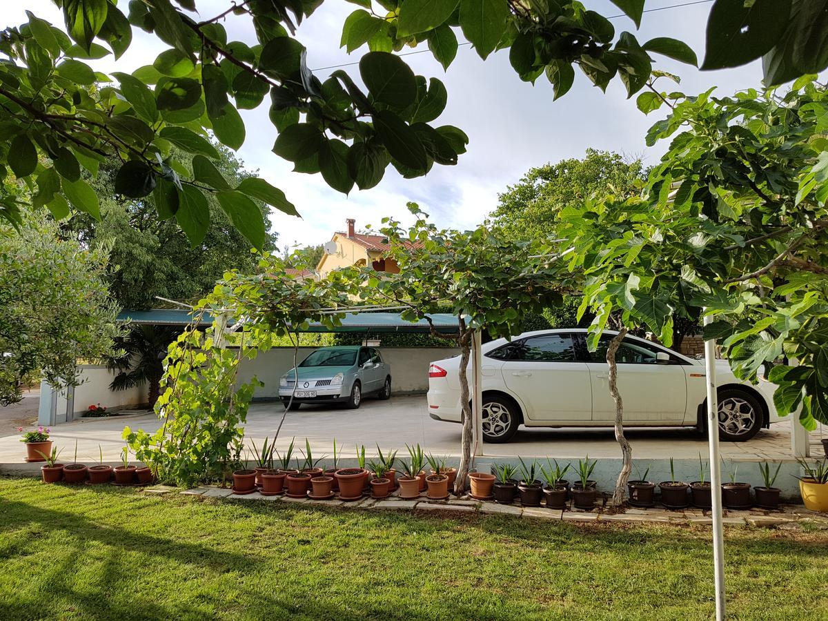 Villa Rosa With Yard And Children'S Playground Tar-Vabriga Exteriör bild